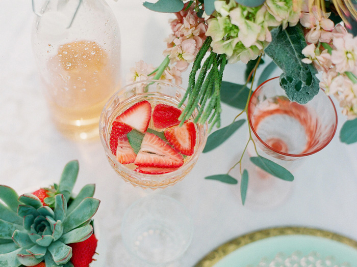 summer_strawberries_succulents_mint_peach_pink_wedding_10