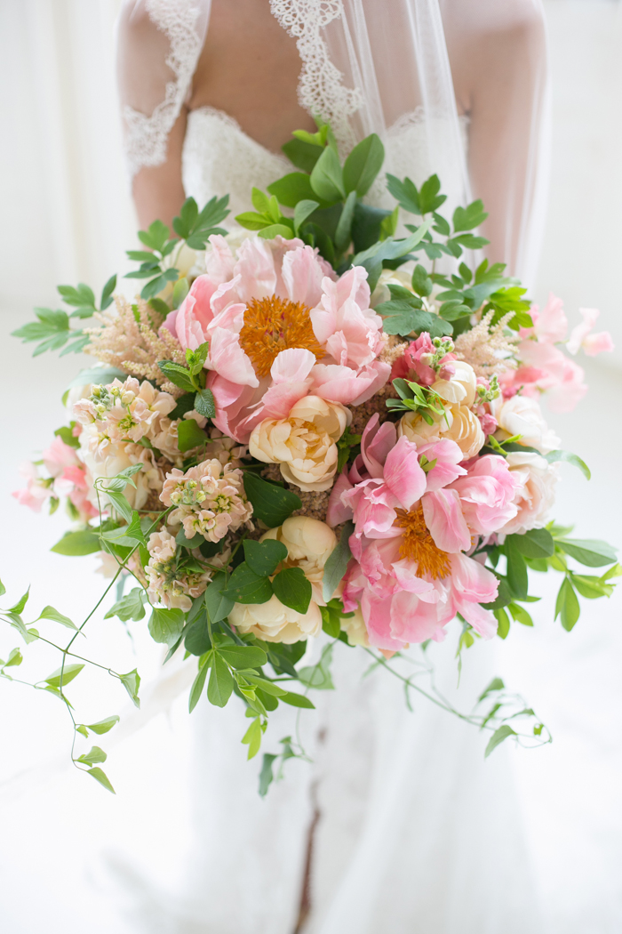 Lexi_Vornberg-floral-verde-peonies-pink-bridal-bouquet-1