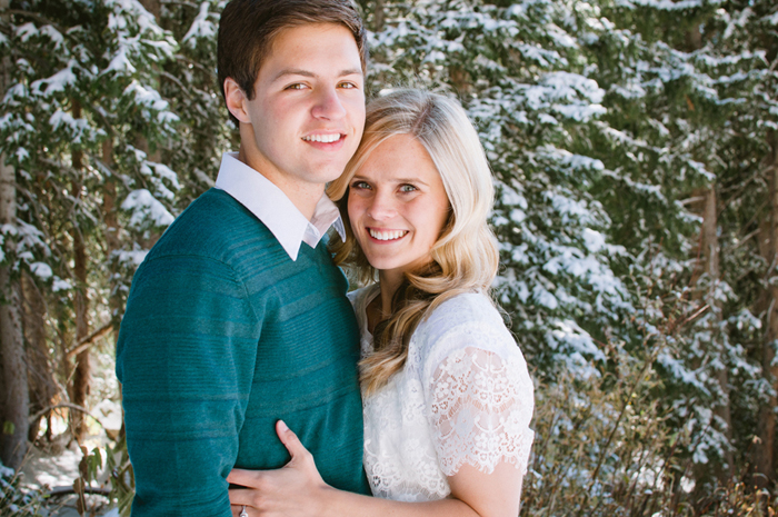 snowy-fall-engagement-3