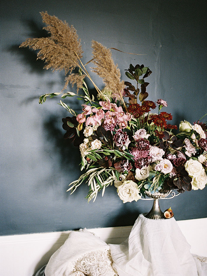moody-winter-floral-inspiration-wedding16