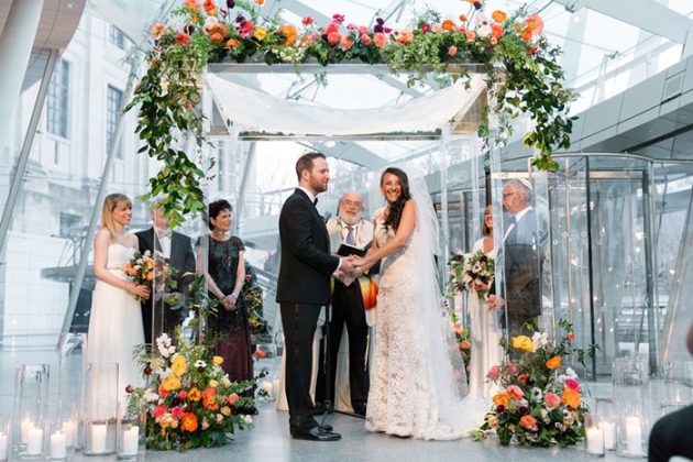 brooklyn-museum-glam-floral-modern-art-wedding-inpsiration40