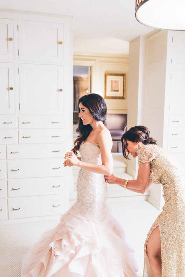 new-york-traditional-elegant-twist-floral-wedding-inspiration-blush-gown06