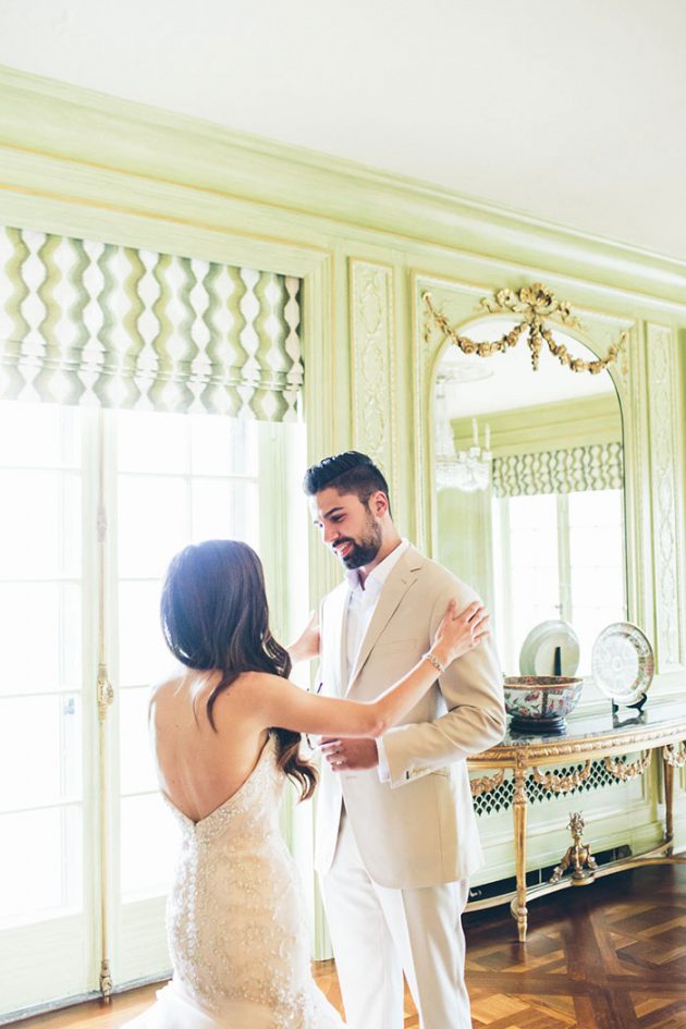 new-york-traditional-elegant-twist-floral-wedding-inspiration-blush-gown08
