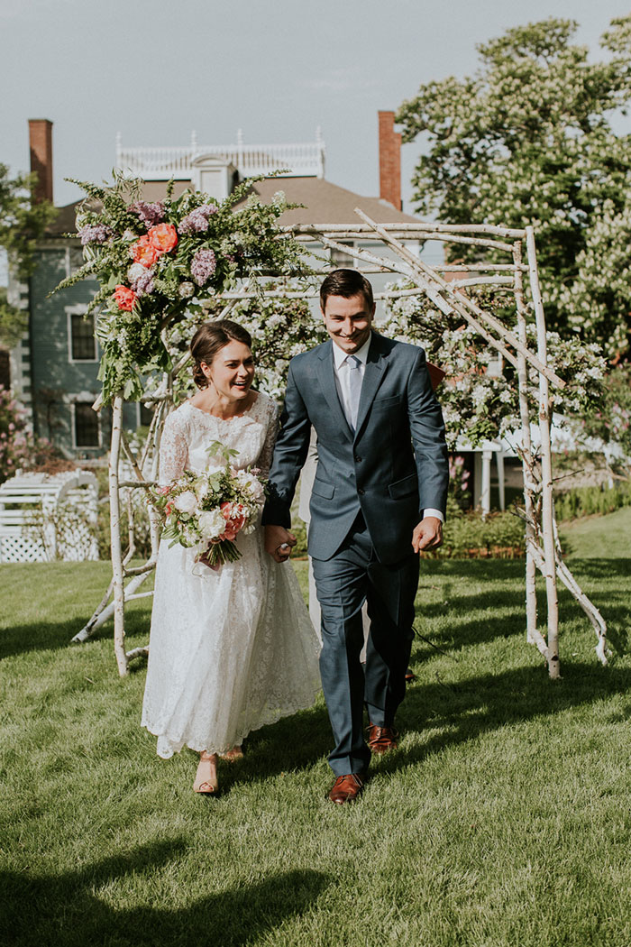 new-hampshire-backyard-vintage-colorful-wedding-inspiration37