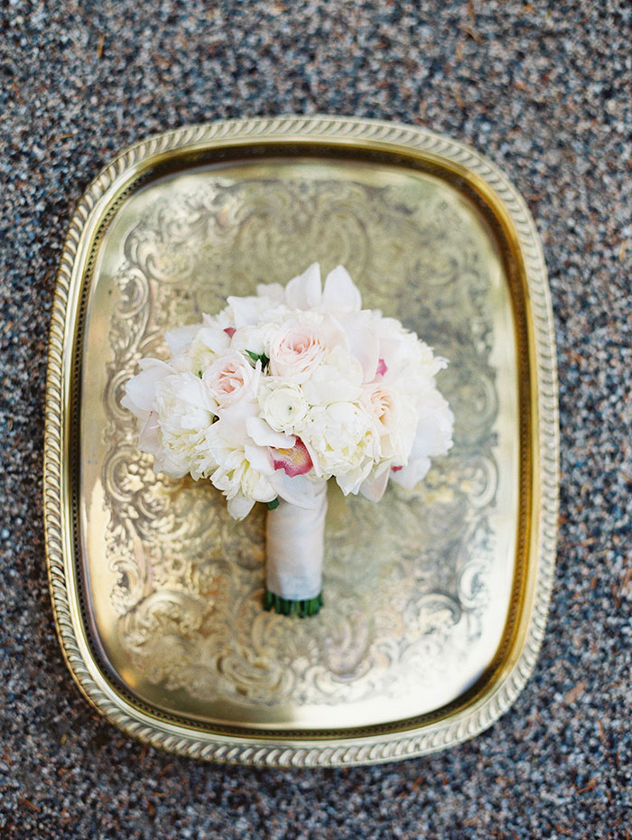 stonepine-estate-elegant-white-floral-wedding-inspiration01