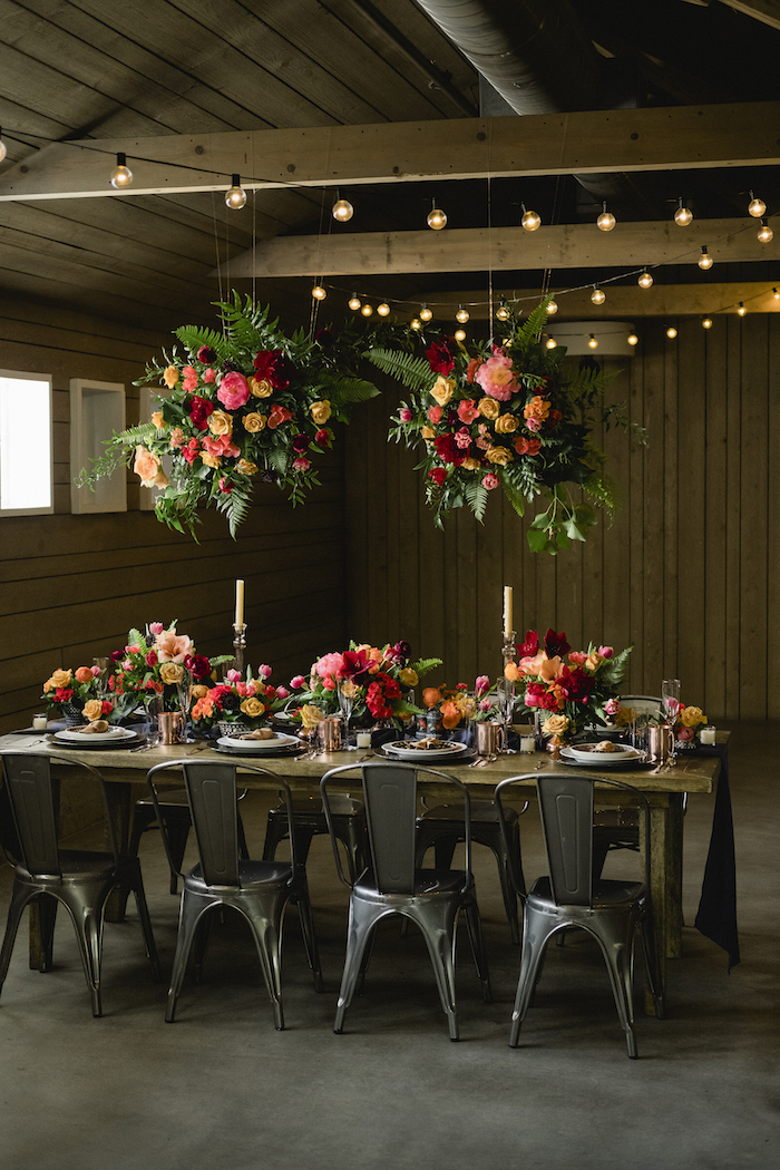 deep-moody-tropical-barn-floral-wedding-inspiration05