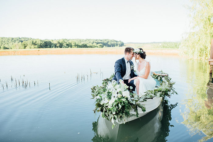elegant-rustic-farm-boat-white-wedding-inspiration13