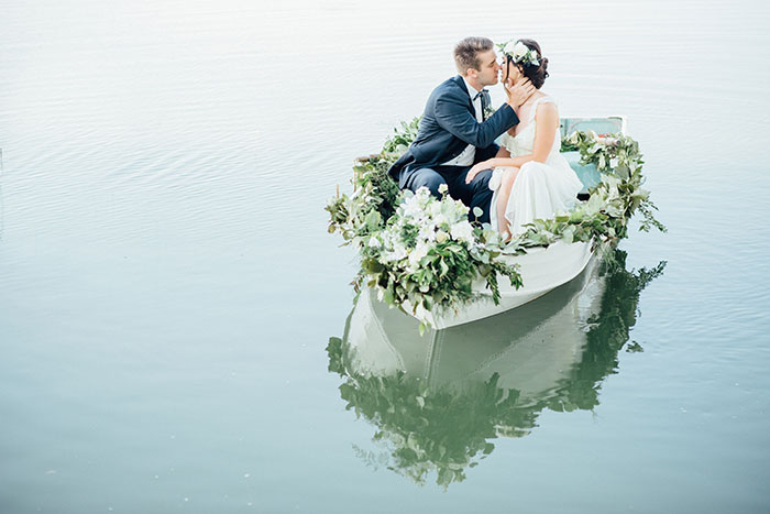 elegant-rustic-farm-boat-white-wedding-inspiration14