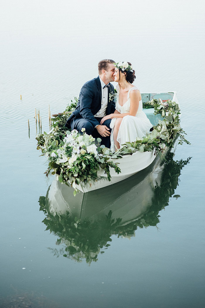 elegant-rustic-farm-boat-white-wedding-inspiration15