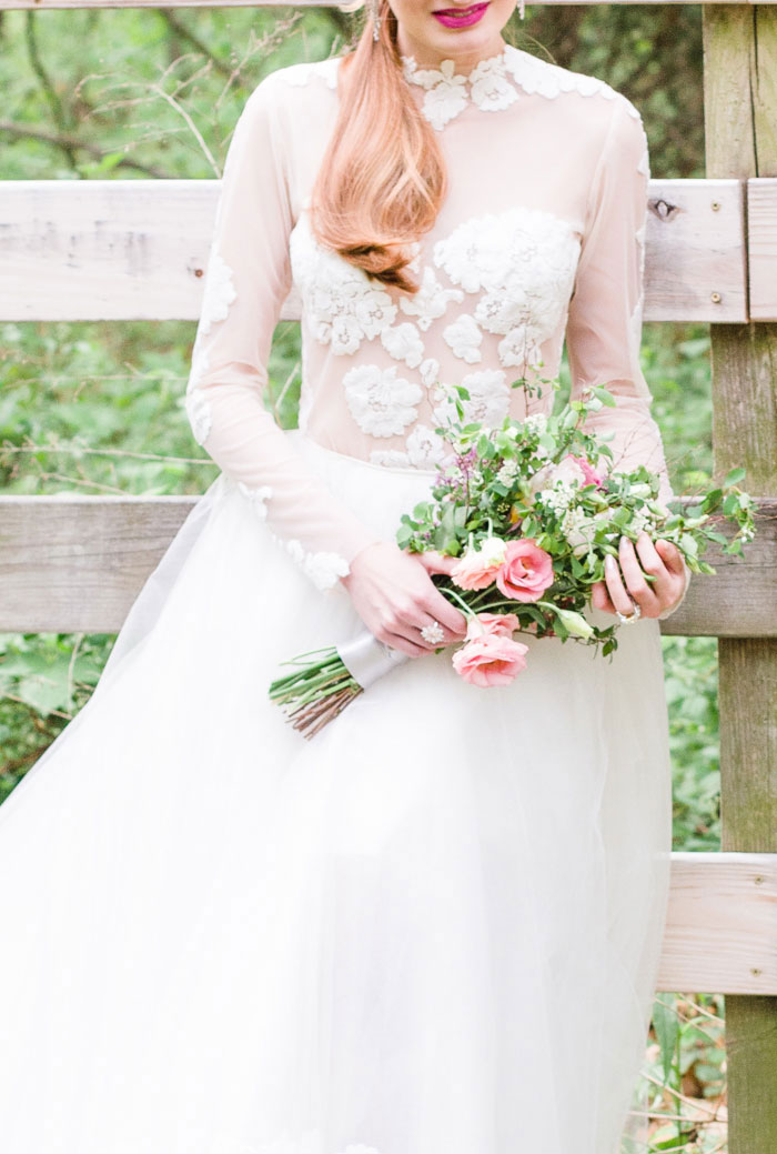 punchy-southern-red-barn-wedding-inspiration26