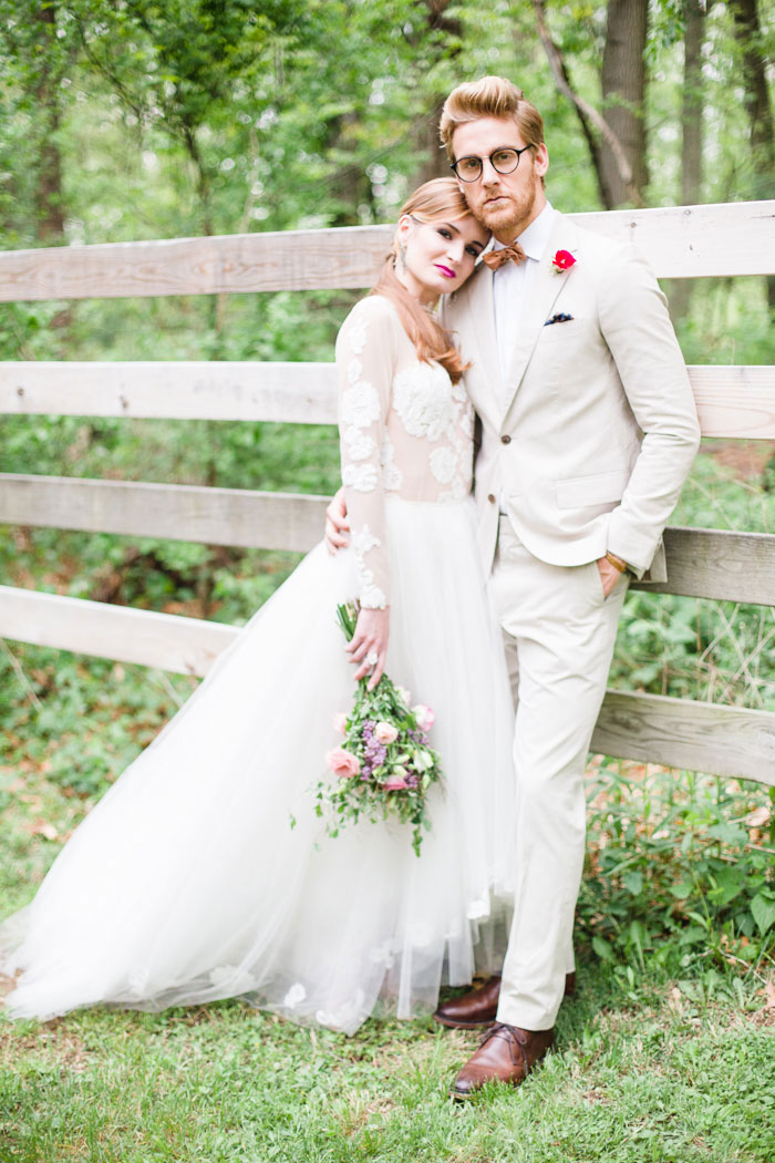 punchy-southern-red-barn-wedding-inspiration29