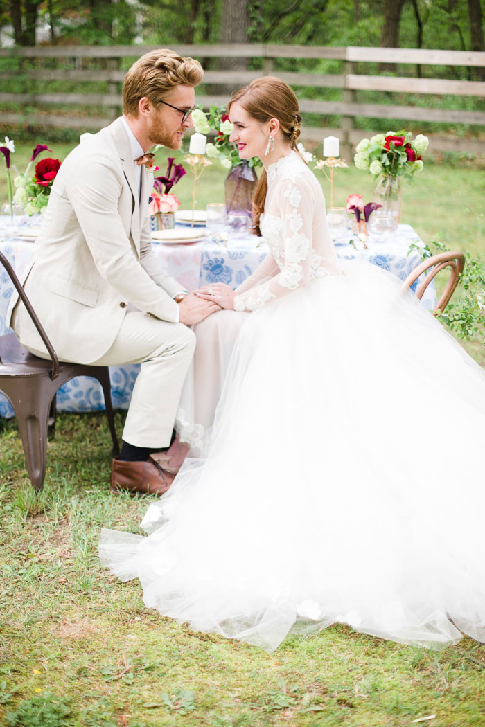 punchy-southern-red-barn-wedding-inspiration38