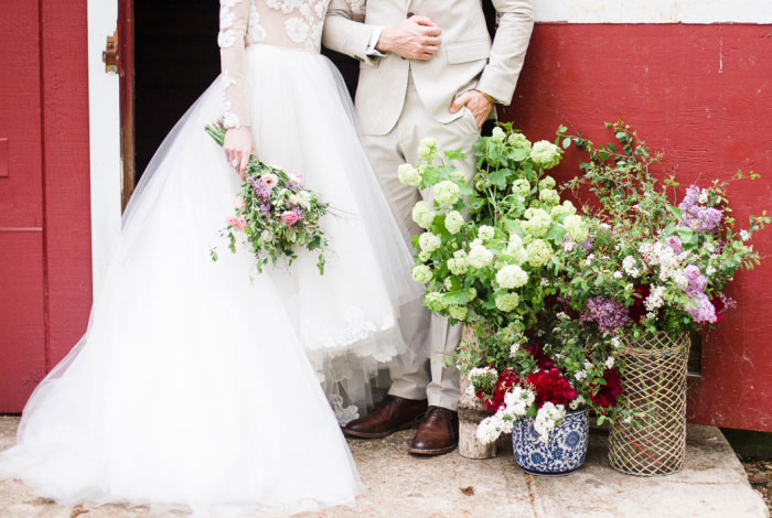 punchy-southern-red-barn-wedding-inspiration57