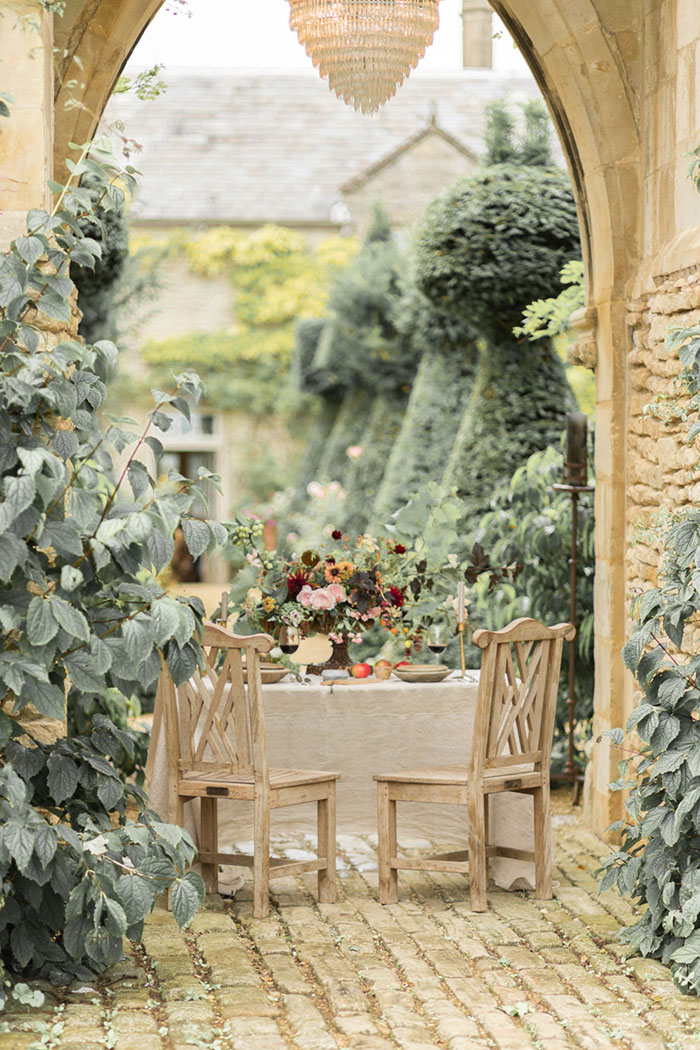 autumn-secret-garden-dahlia-european-wedding-inspiration00
