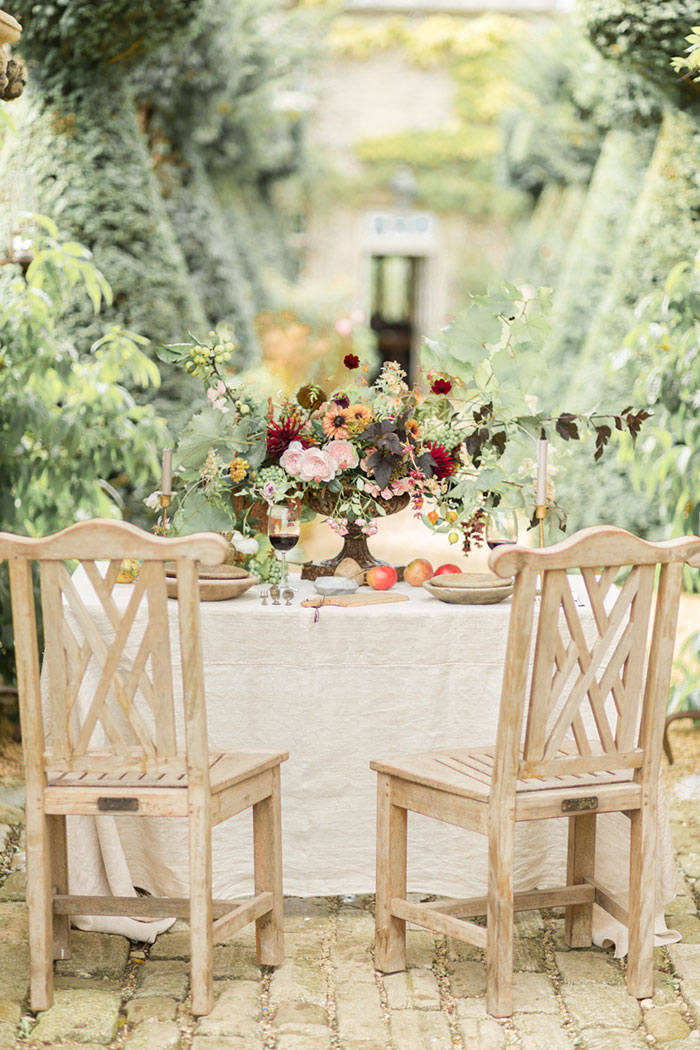 autumn-secret-garden-dahlia-european-wedding-inspiration07