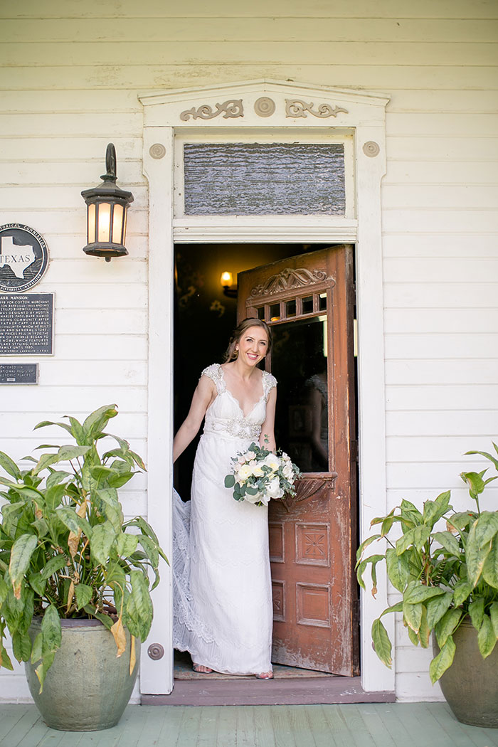 austin-texas-barr-mansion-vintage-green-geology-wedding-inspiration05