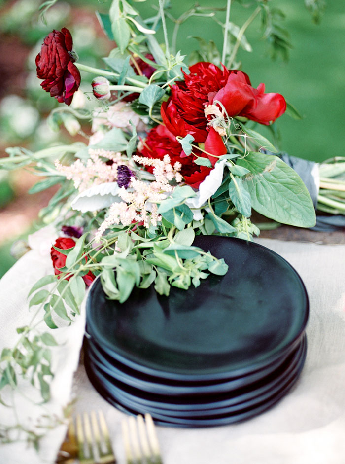 pomegranate-vintage-red-velvet-holiday-blue-wedding-inspiration-shoot35