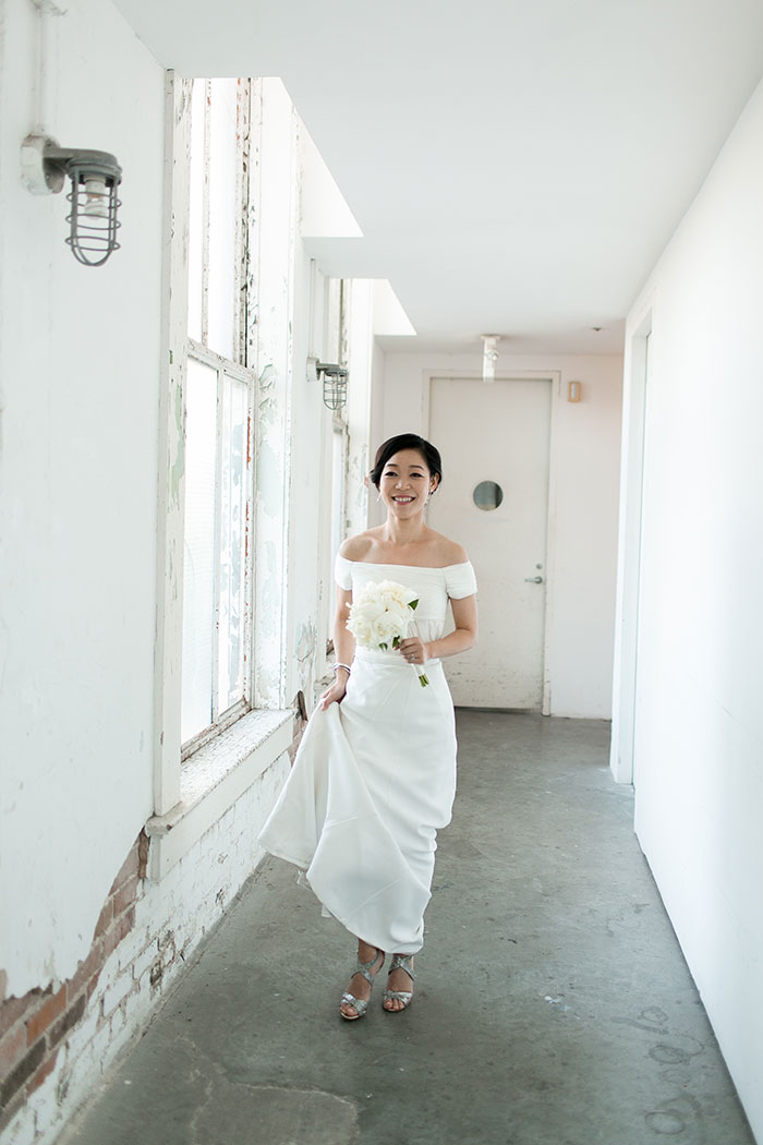 contemporary-arts-center-new-orleans-modern-orchid-wedding-inspiration09