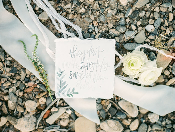 desert-anniversary-white-black-lace-organic-romantic-wedding-inspiration40