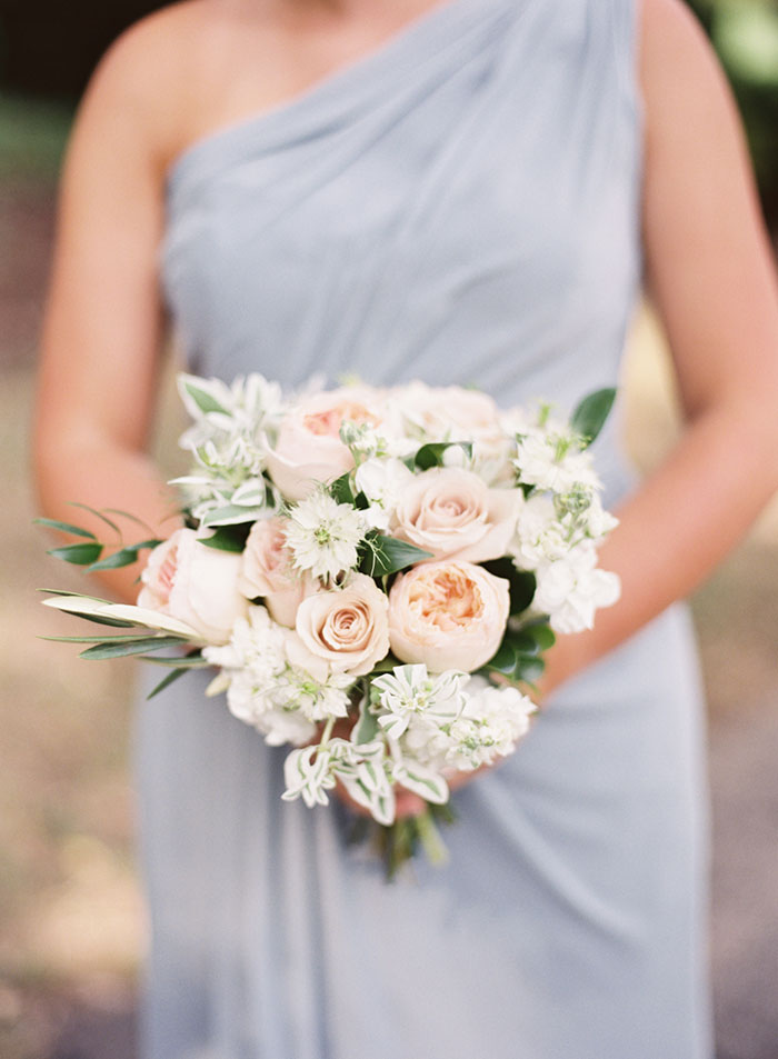 cleveland-botanical-gardens-white-classic-blue-floral-wedding-inspiratoin10