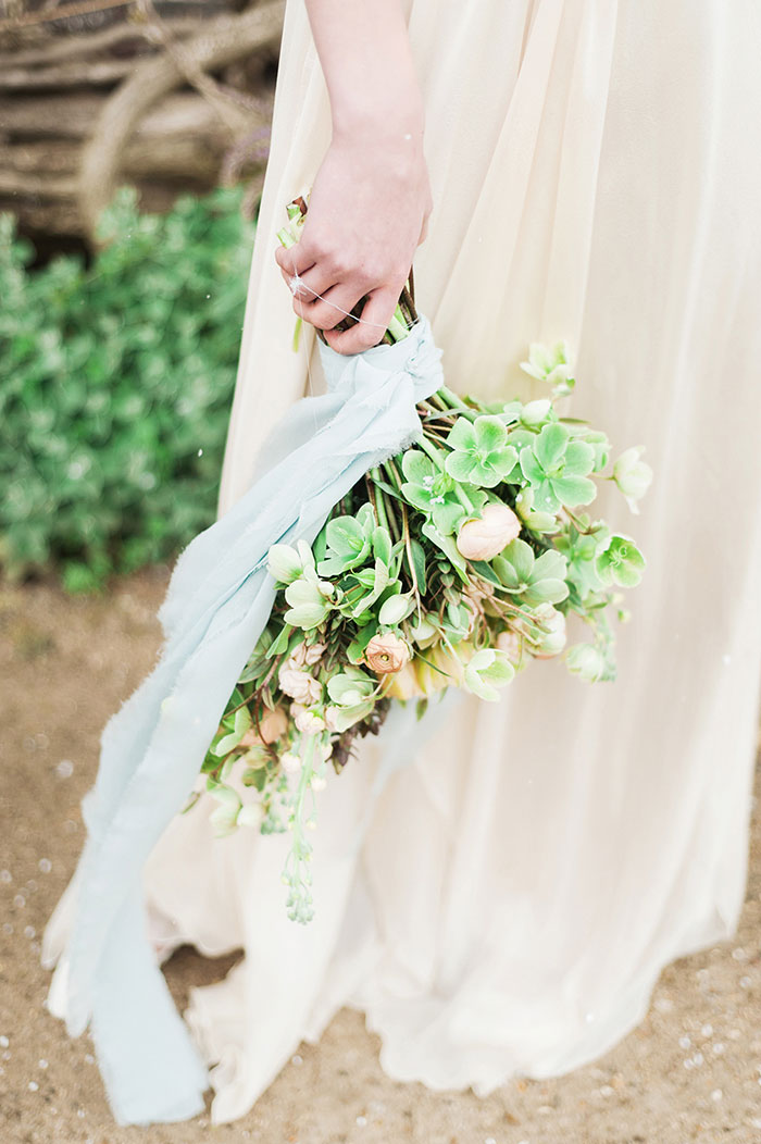 flourish-fragile-elegant-organic-romatic-dusty-blue-european-wedding-inspiration-shoot11