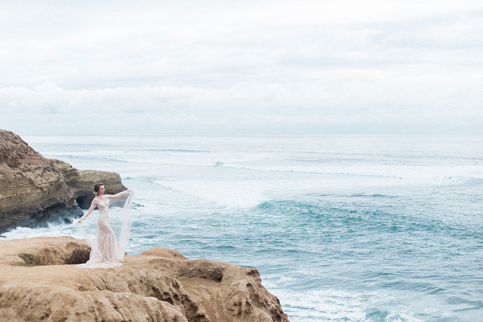 sunset-cliffs-san-diego-black-white-calligraphy-lace-ocean-inspiration-shoot40