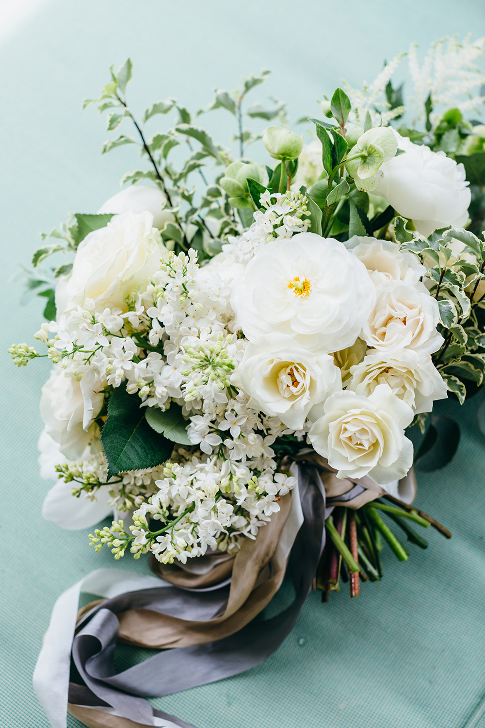 woodsy white florals (With images) Bride flowers, Cream